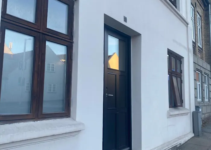 En Hel Lejlighed I Midtbyen - Centralt, Hyggelig Og Taet Pa Alt!